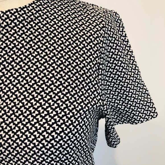 H&M Patterned Short Dress Open Back Detail - Picture 4 of 7